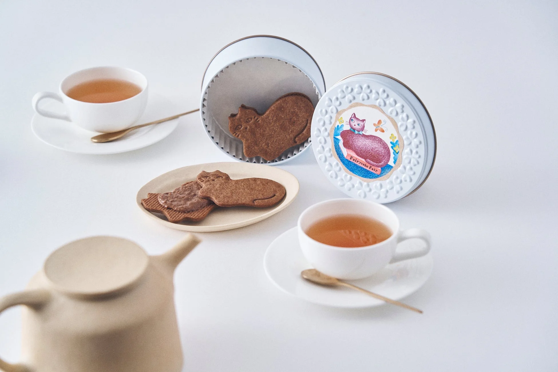 キャラメルチョコサンドクッキー缶