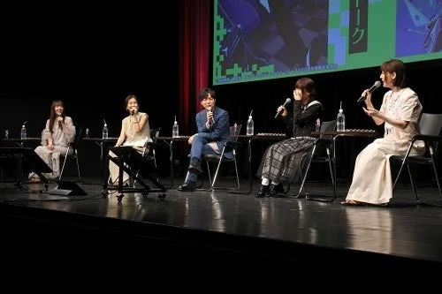 トークイベントのステージ