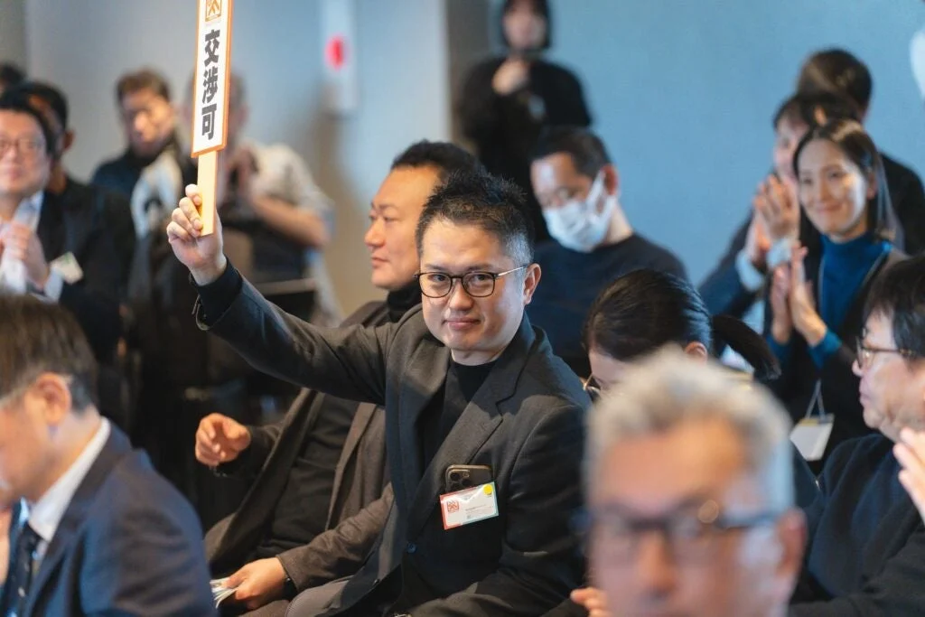 イベント会場での商談風景