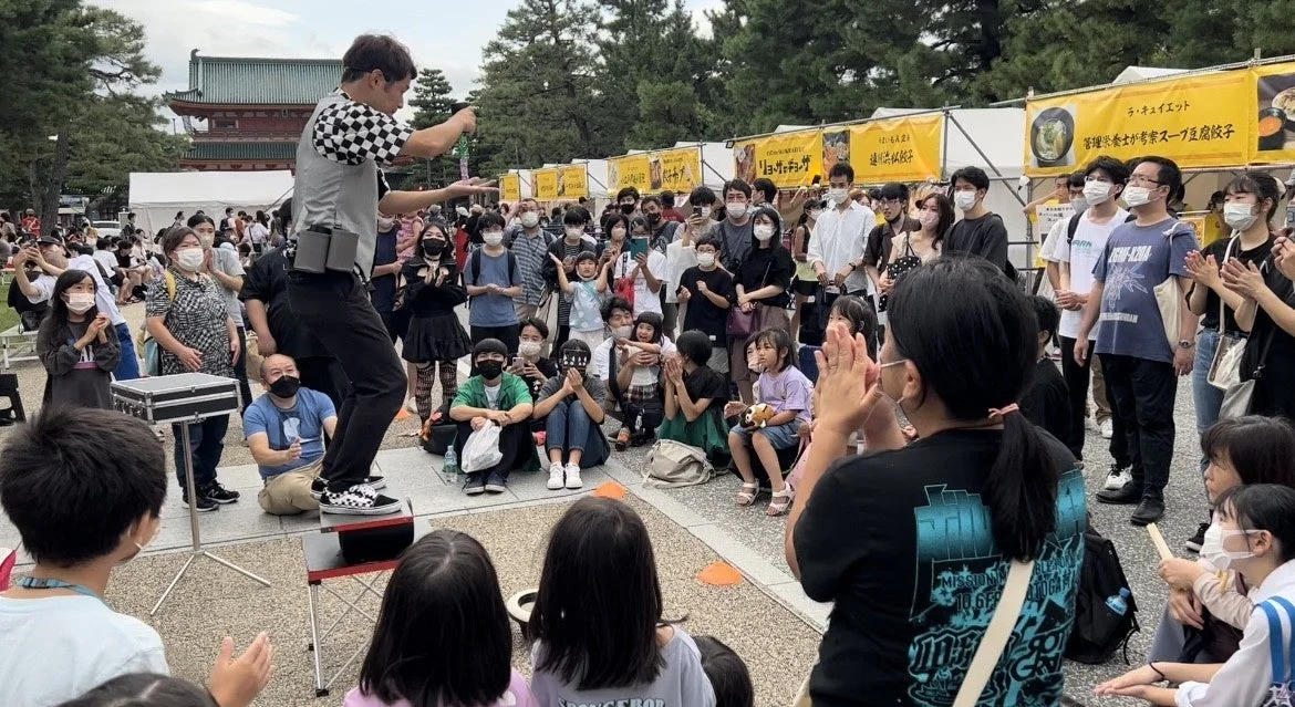 大道芸人のパフォーマンス