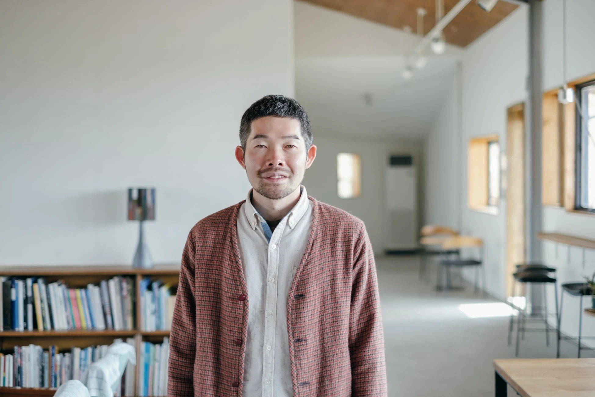 公演に出演する男性