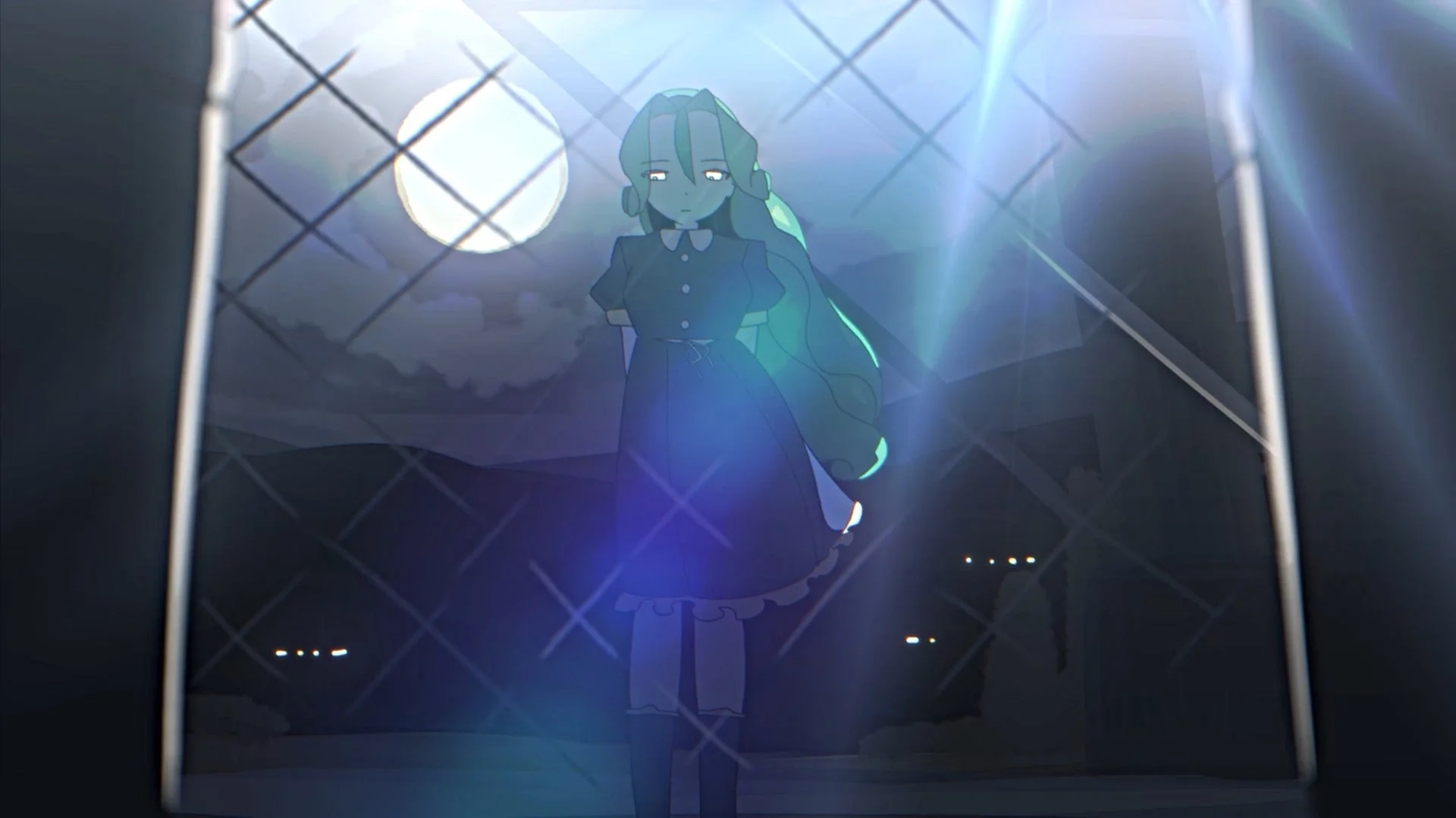 暗い背景に満月が輝く中、格子状の窓越しに立つ緑色の長い髪の少女のイラスト