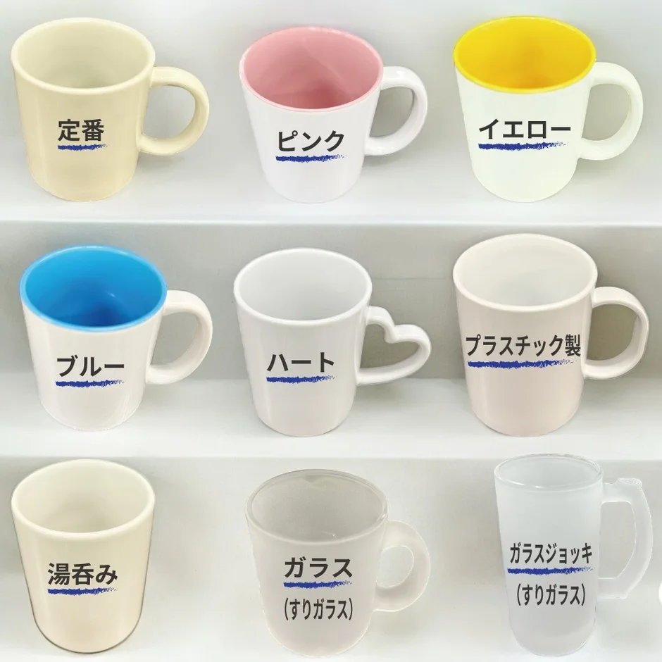 様々な種類のカップとマグカップ