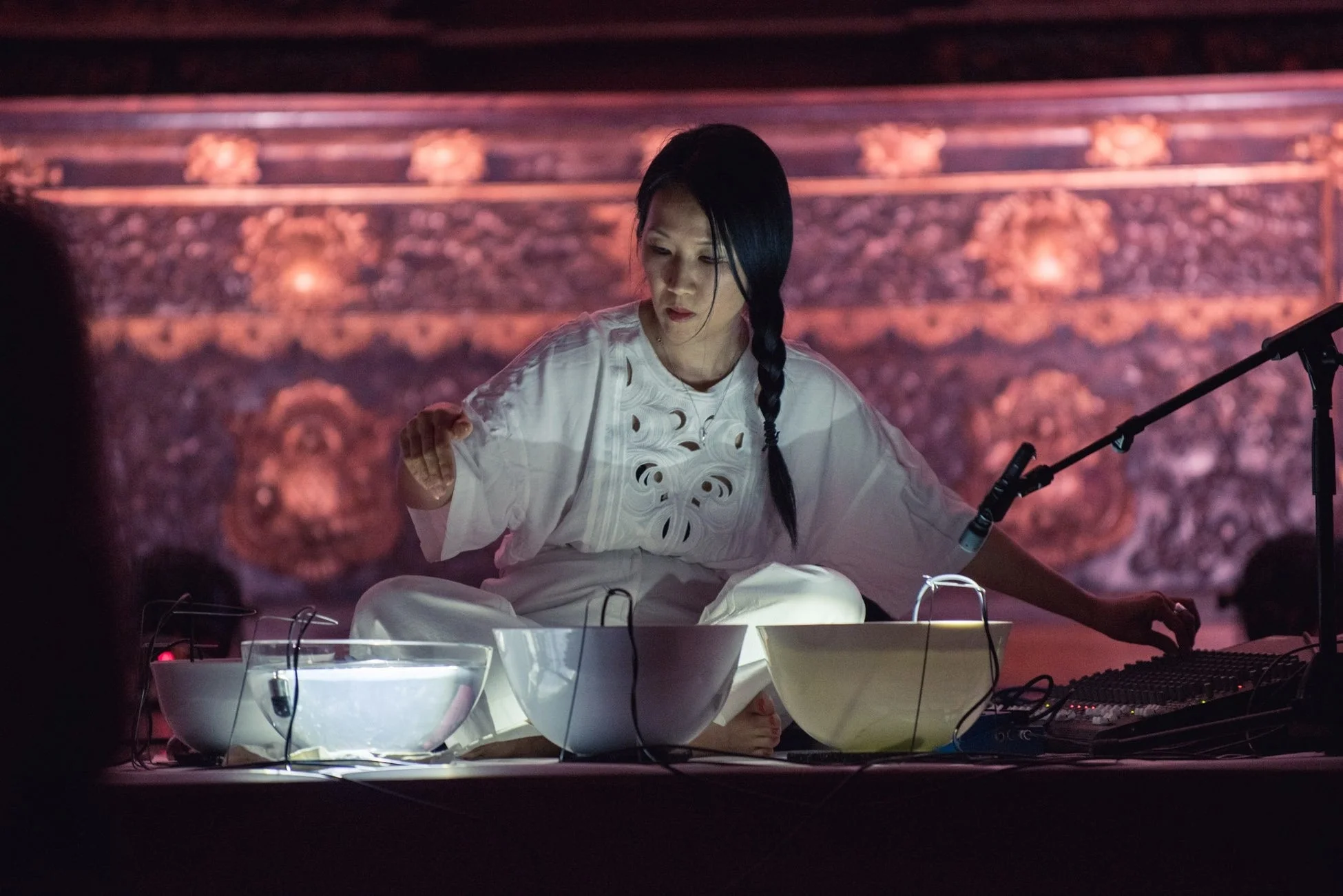 水と器、身体の関係性から立ち上がる音のパフォーマンス