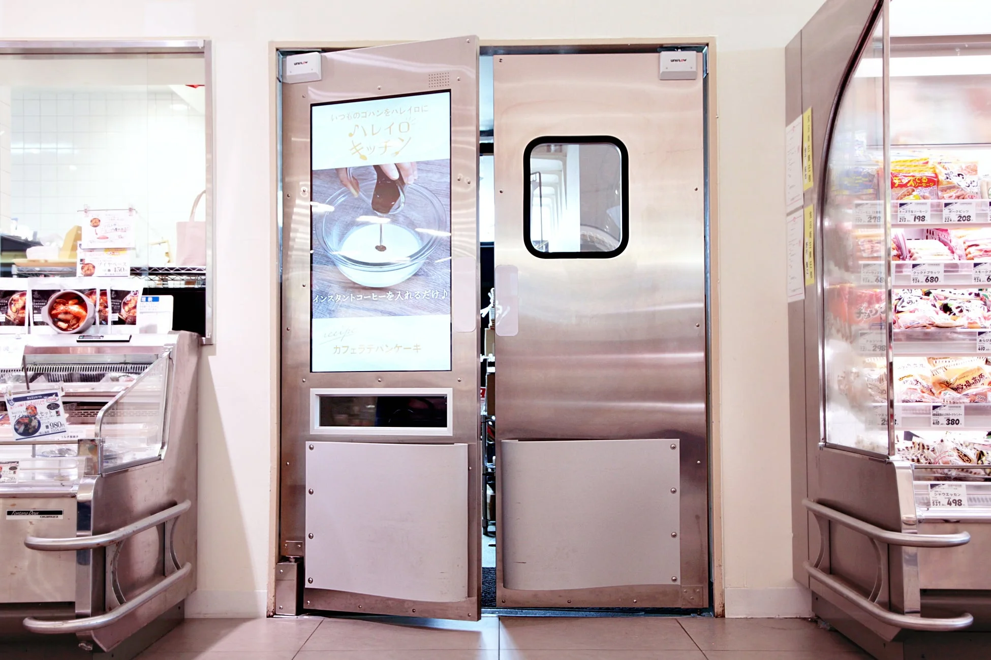 サイネージスイングドアの導入事例