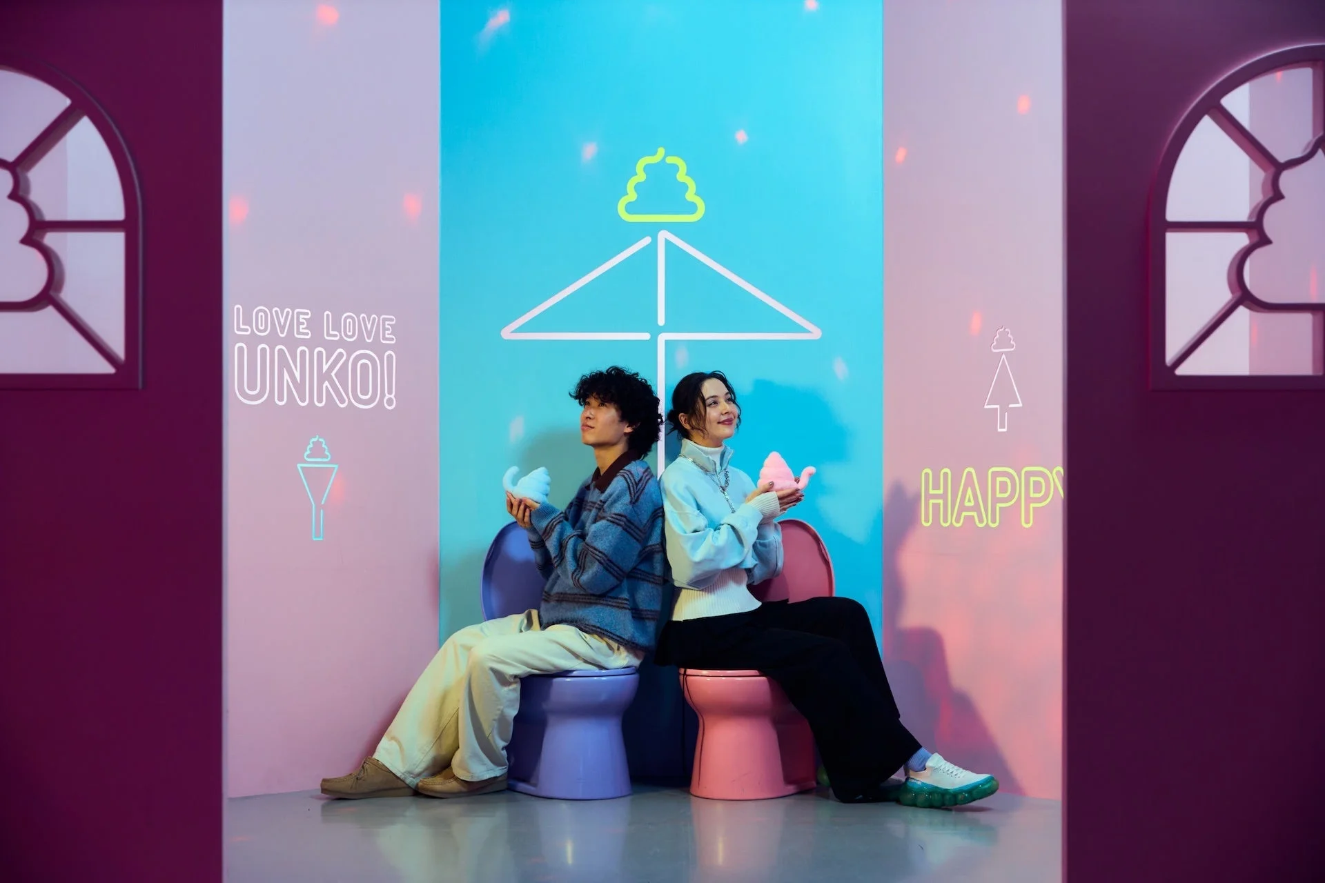 愛のうんこルームで楽しむ男女