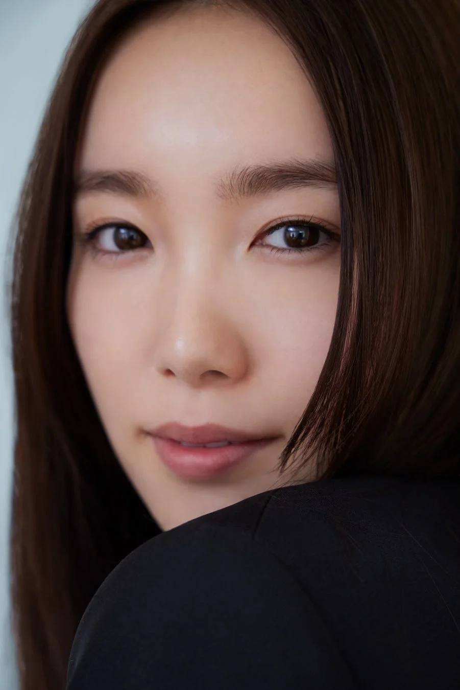 飯豊まりえさんのクローズアップポートレート