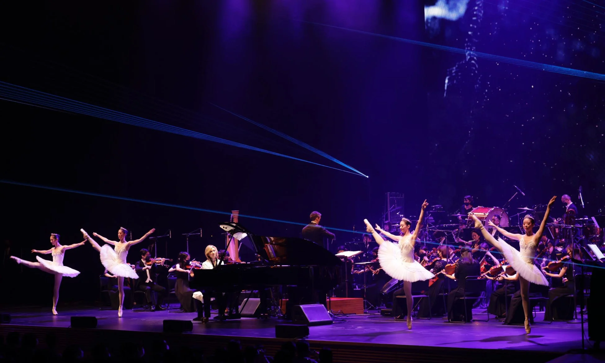 YOSHIKI CLASSICAL 2018のステージパフォーマンス