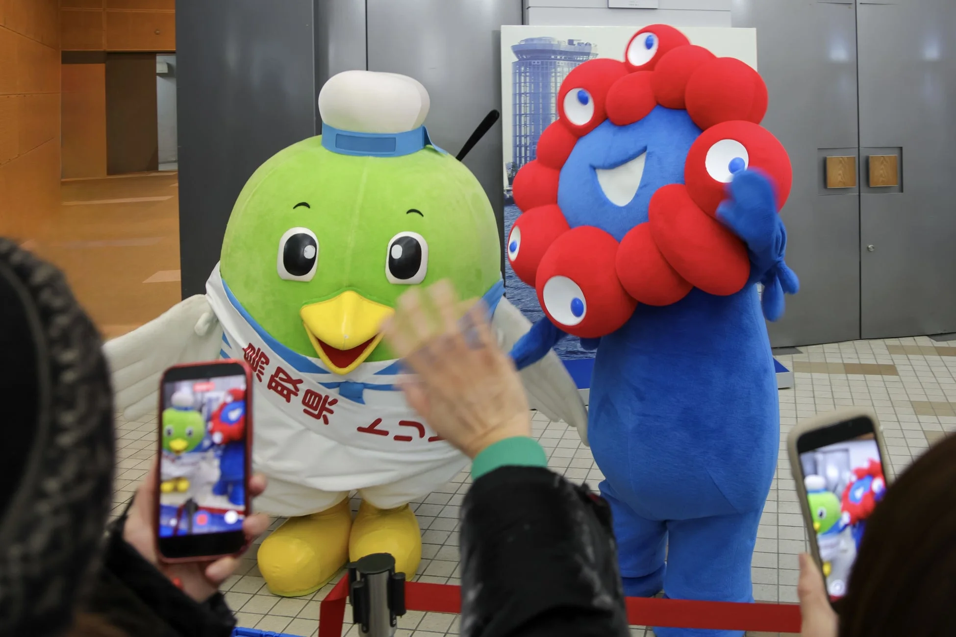 ミャクミャクとトリピーのグリーティング
