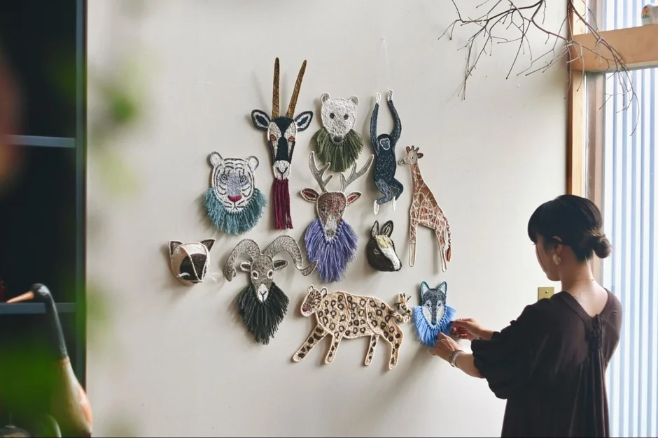 ファイヤーアートの質感を再現したテキスタイル