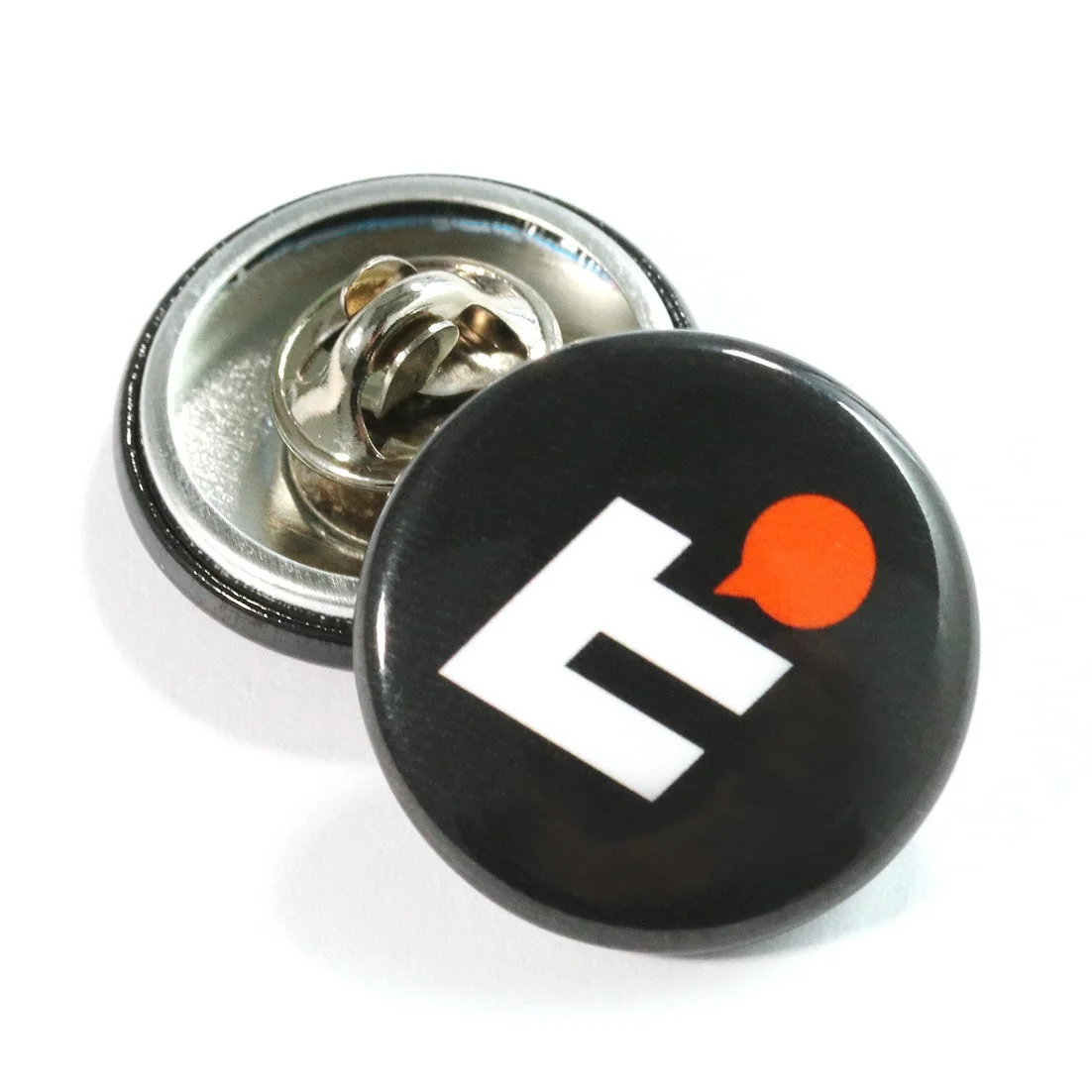 ピンバッジの裏面と表面