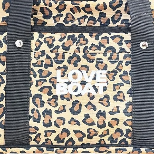 レオパード柄のLOVE BOATロゴ
