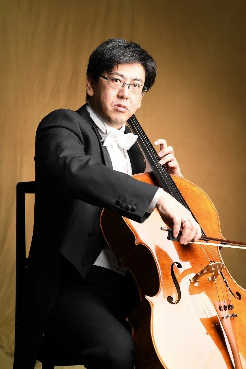 チェロ男性