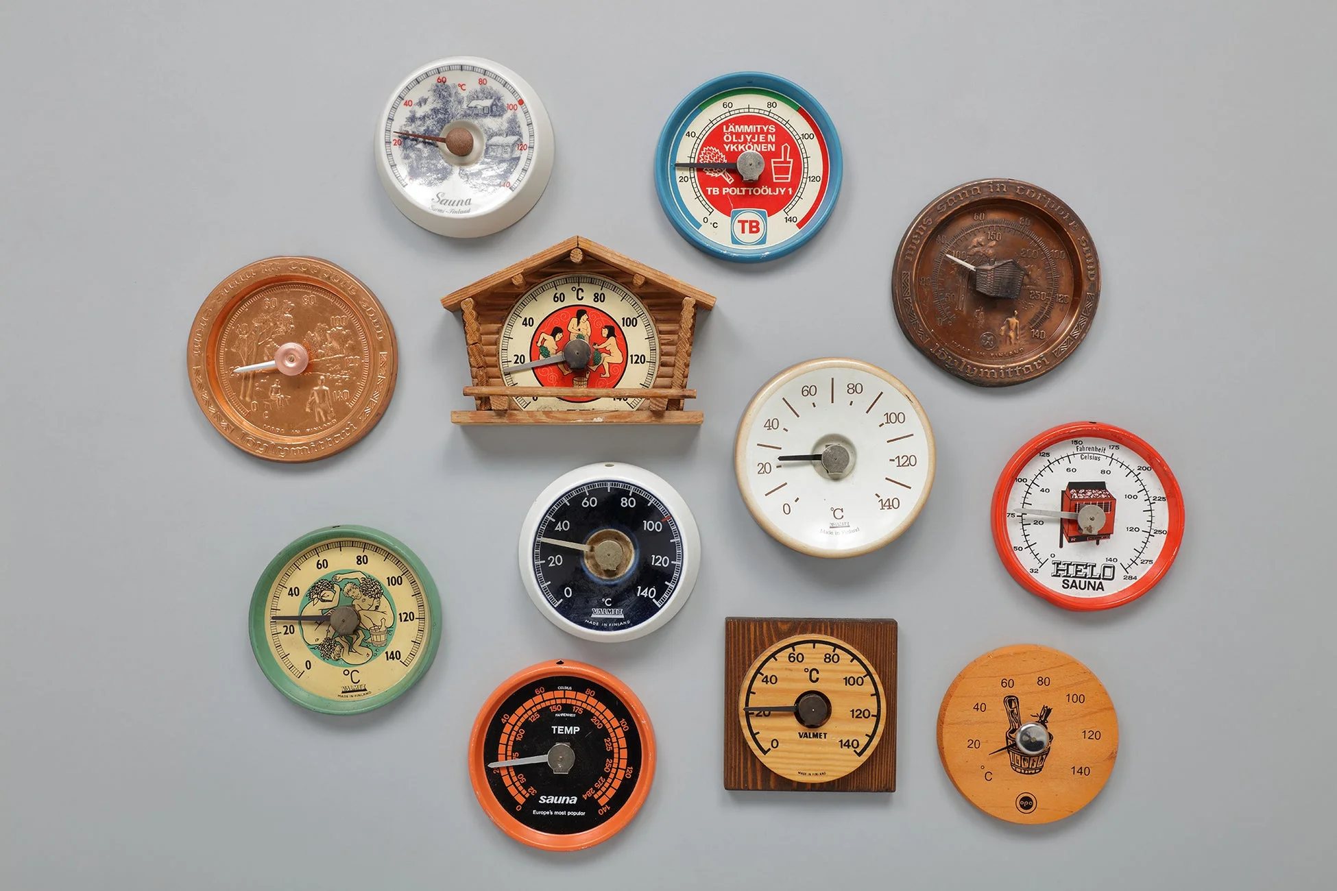 様々なサウナ用温度計や湿度計