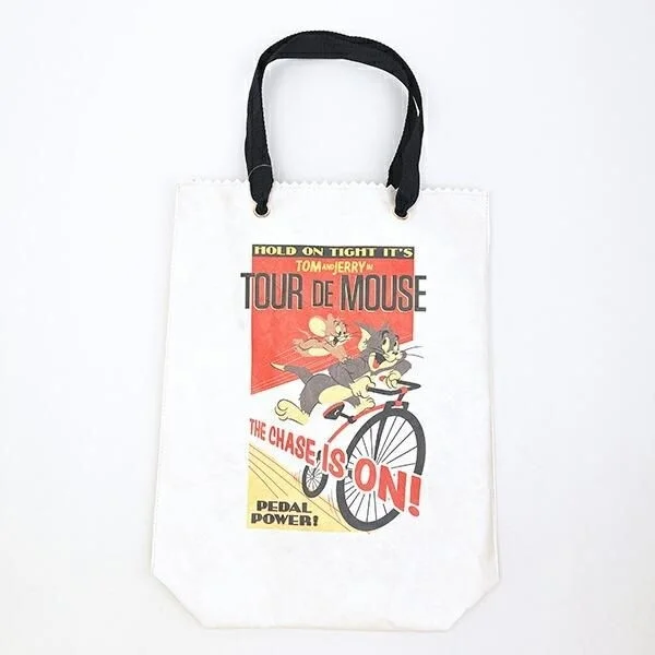 ホワイトカラーのトートバッグ