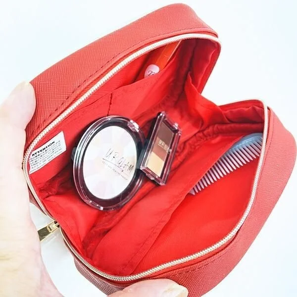 レッドポーチ内部