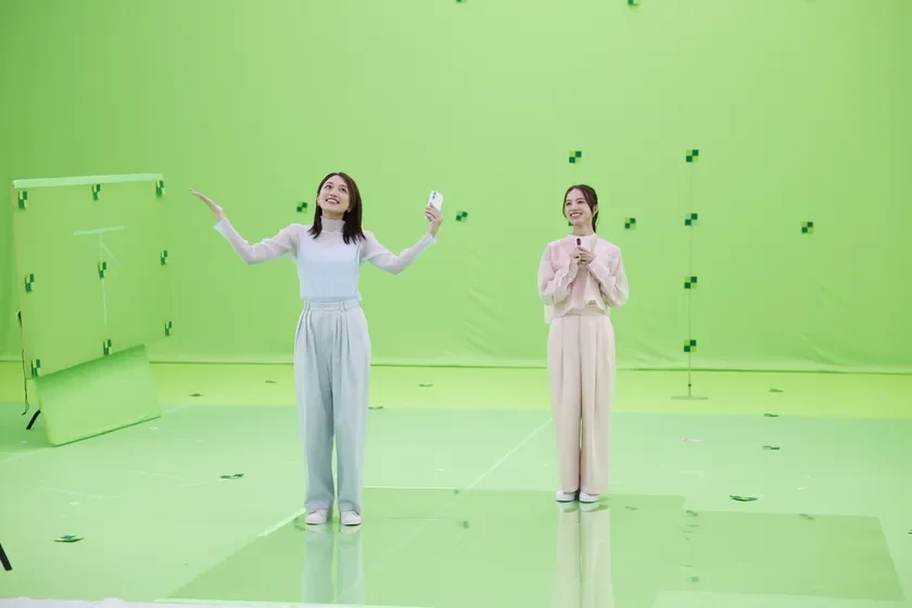 撮影中の笑顔のお二人