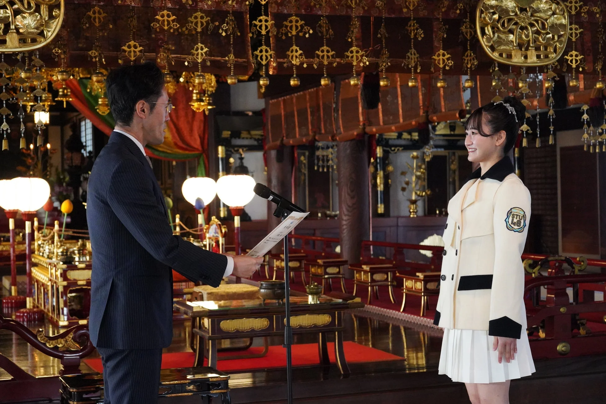 感謝状を受け取る信濃宙花さん