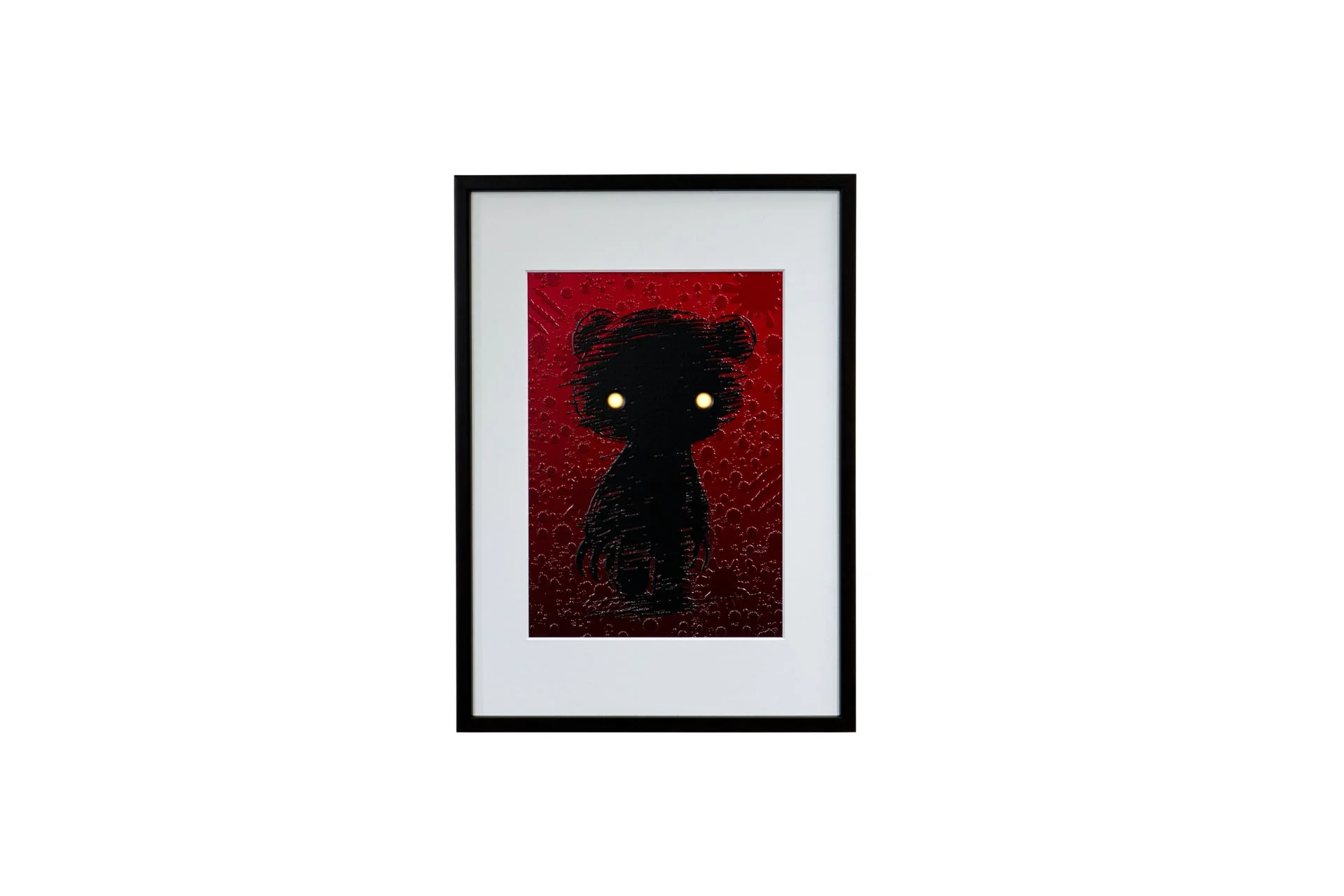 光る目の不気味なアート