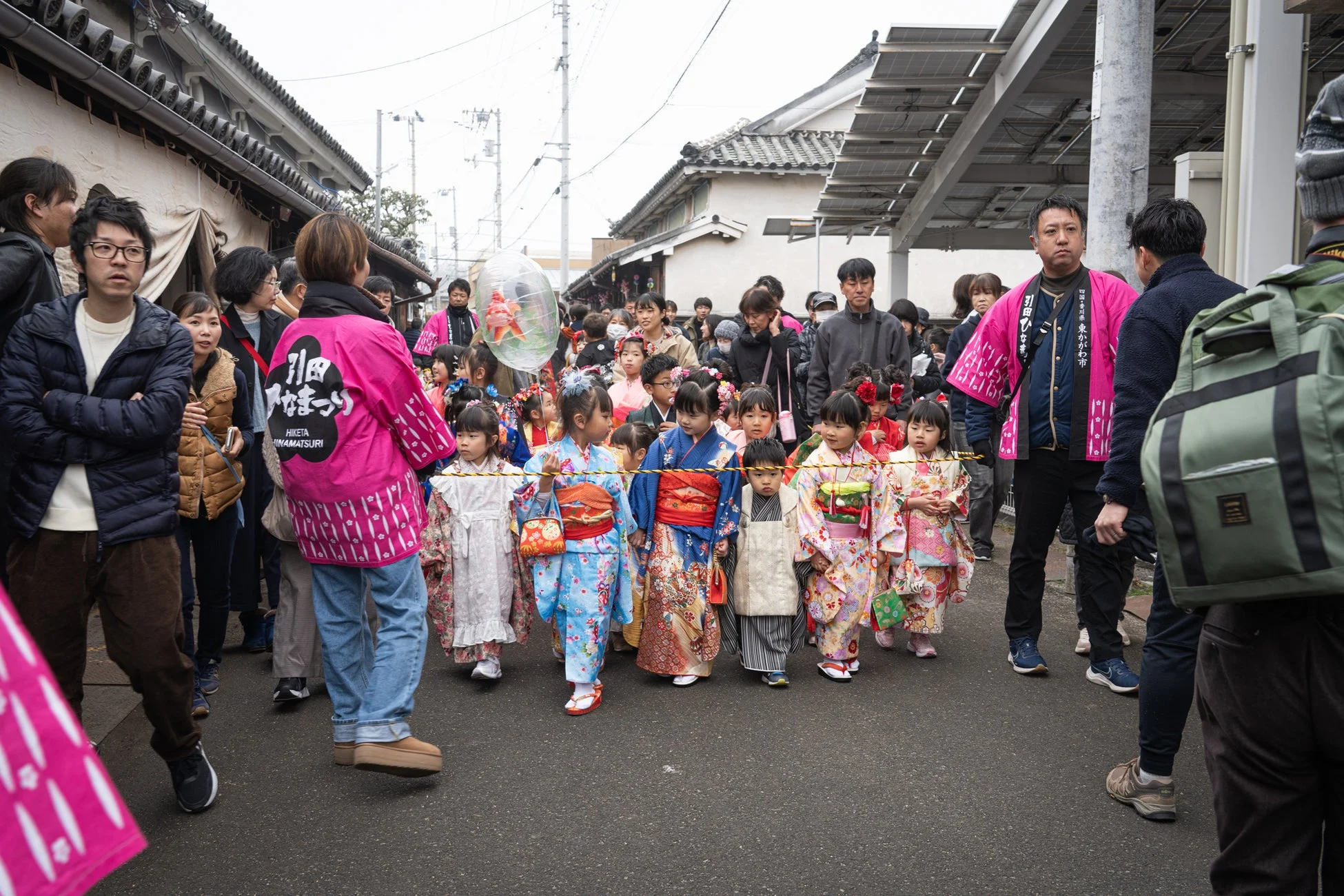 引田ひなまつりのパレード風景