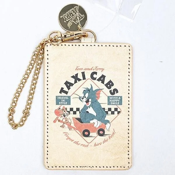 ベージュカラーのパスケース