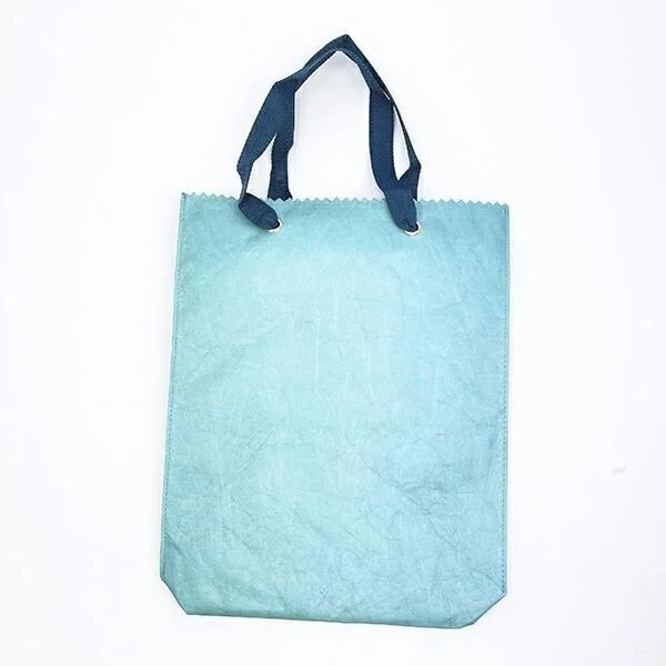 ターコイズカラーのトートバッグの質感