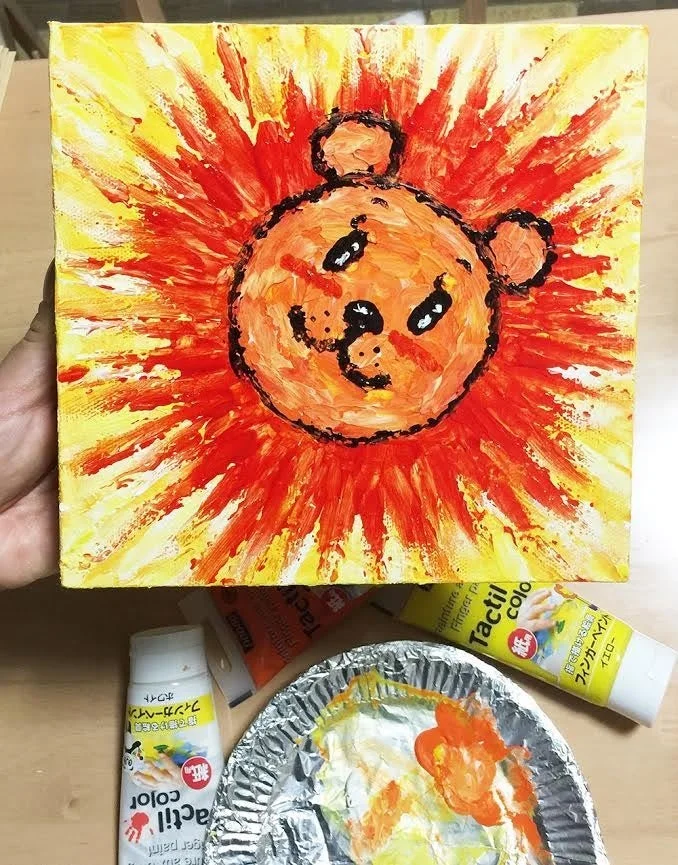 指で描かれたライオンの絵