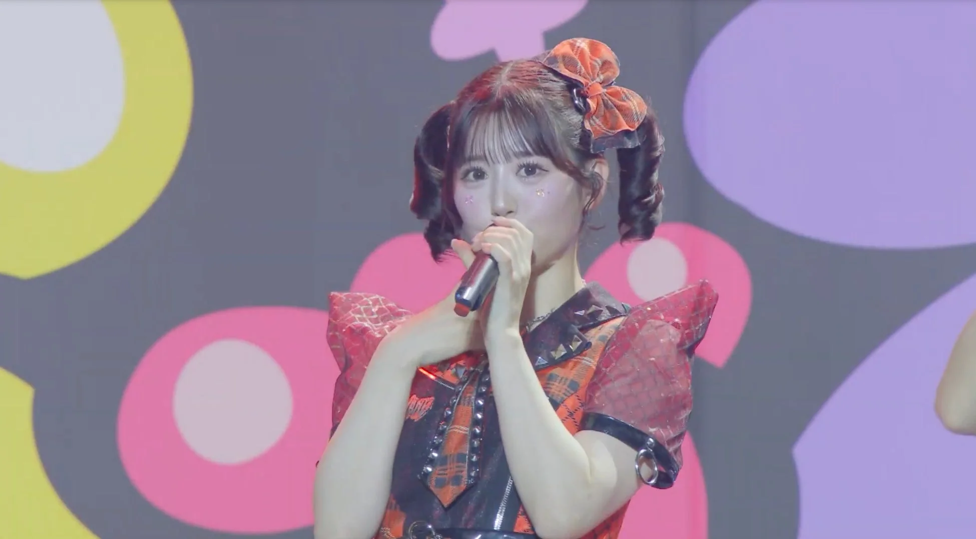 アイドル、ステージ、パフォーマンス