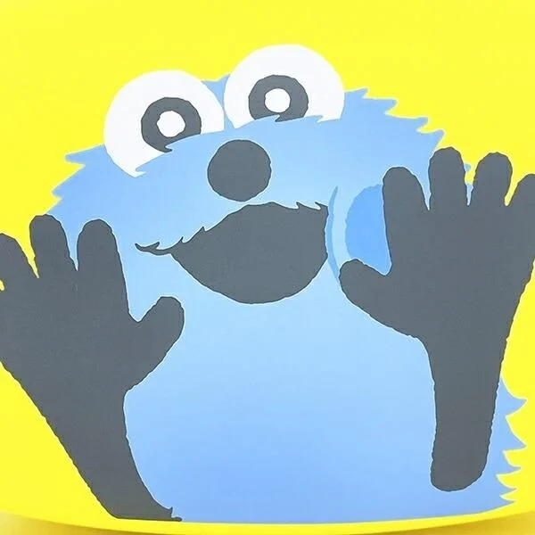 シリコンペンケースから顔を出すパペットスンスンのイラスト