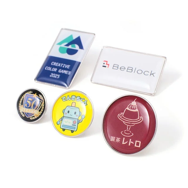 様々なピンバッジの例