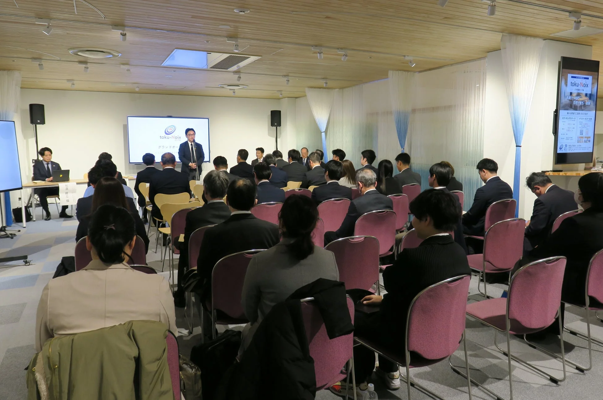 グランドオープンイベントでのプレゼンテーションの様子