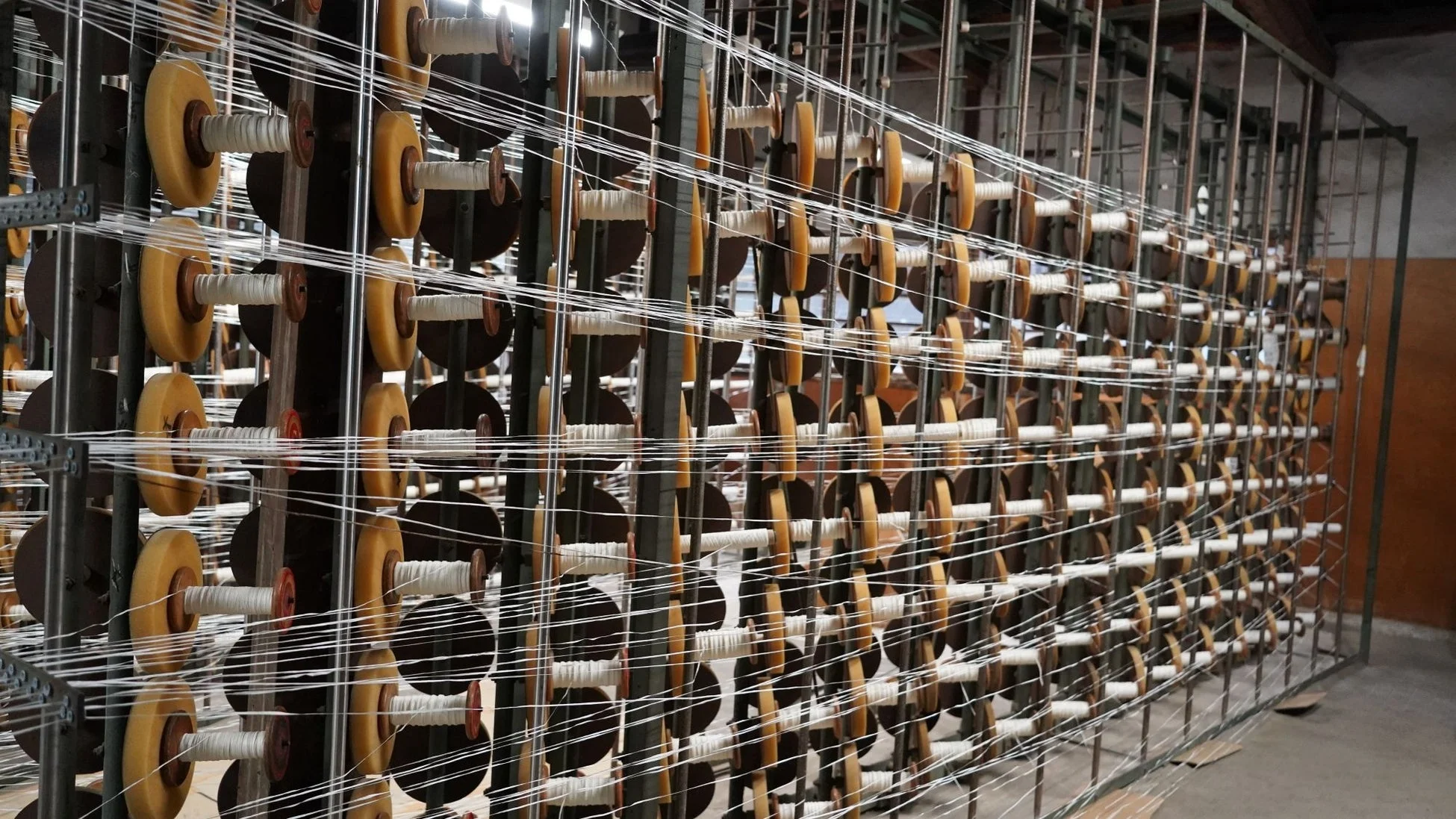 糸が巻かれたボビン