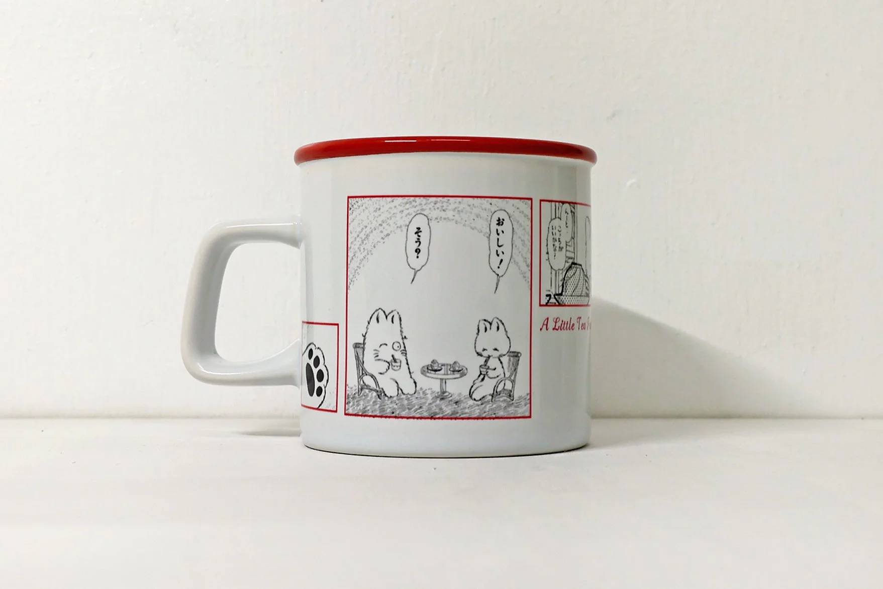 猫のキャラクターが描かれたマグカップ