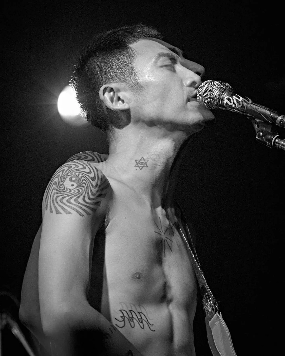 下津光史さんのライブパフォーマンス