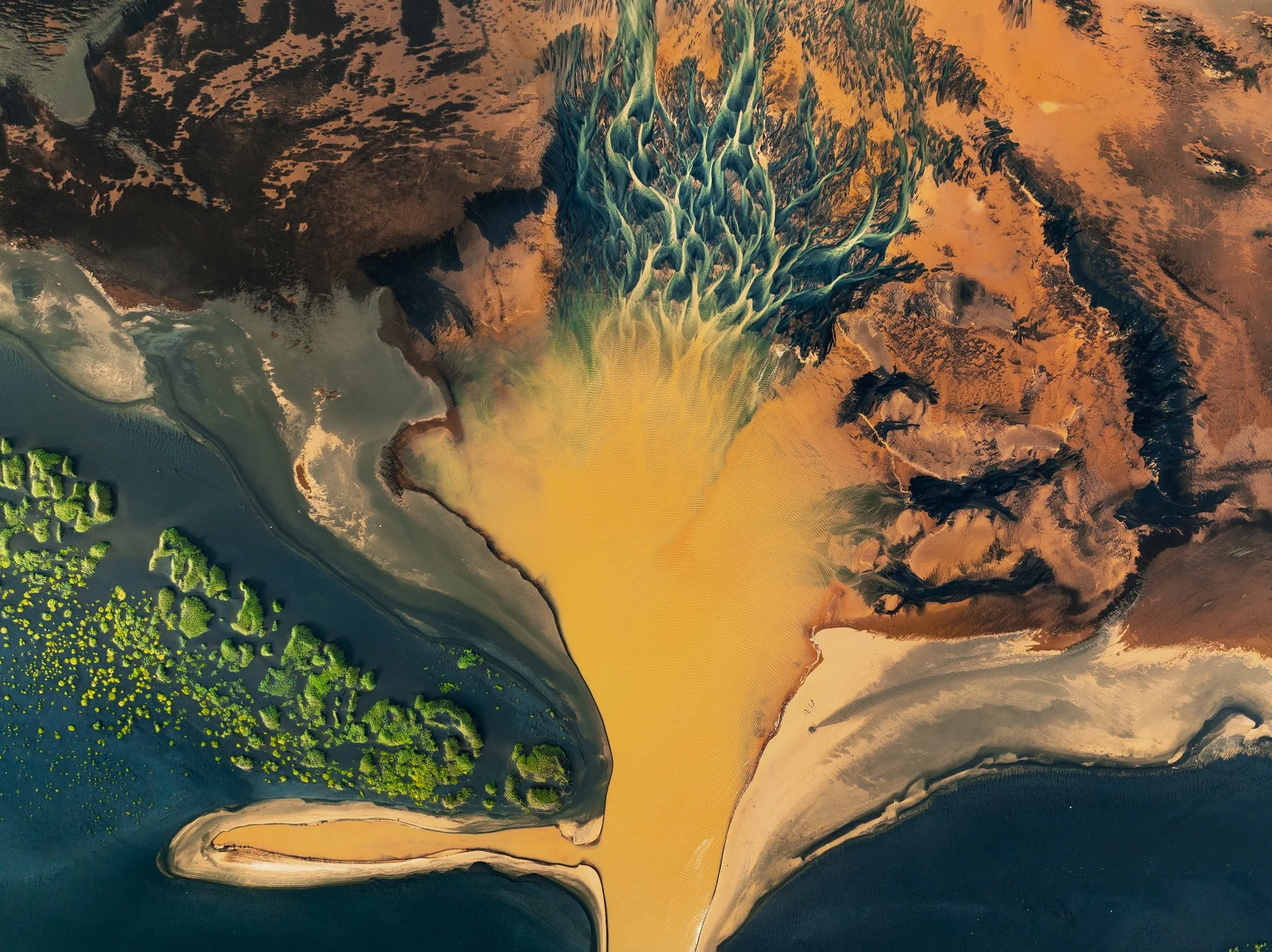 氷河河川、火山性の砂、ツンドラ