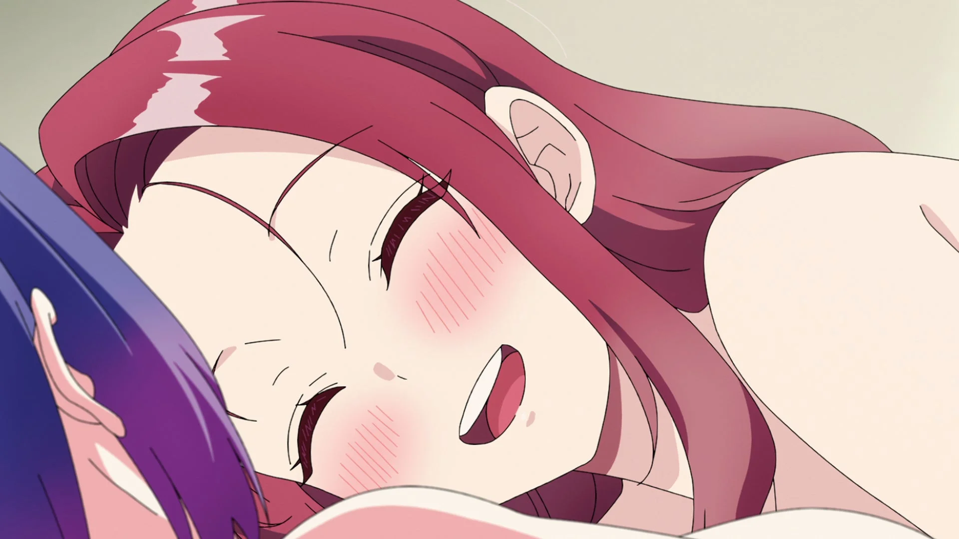 赤髪の女性のアップ