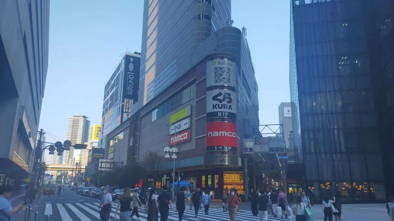 賑やかな交差点