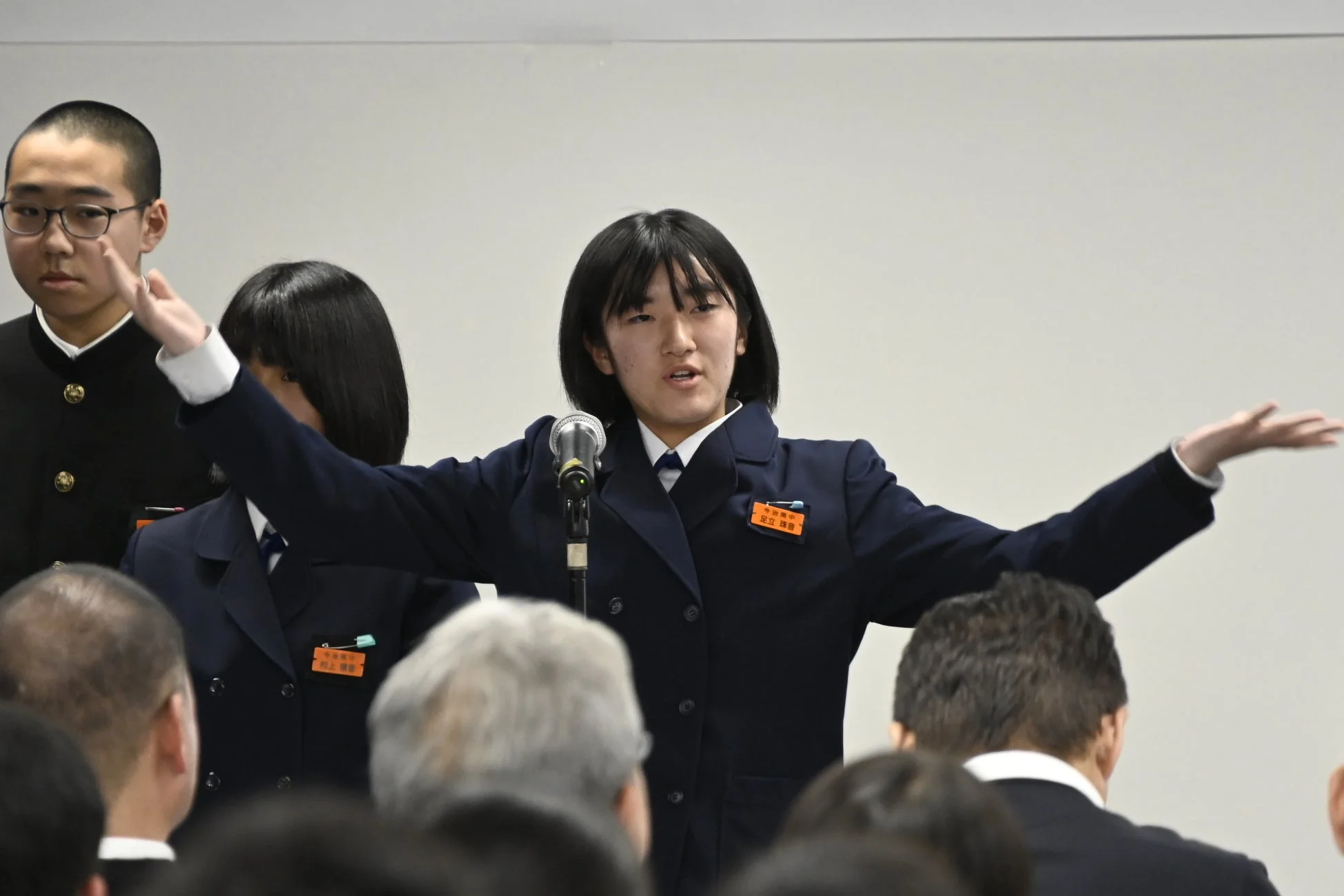 スピーチをする今治市立南中学校の生徒