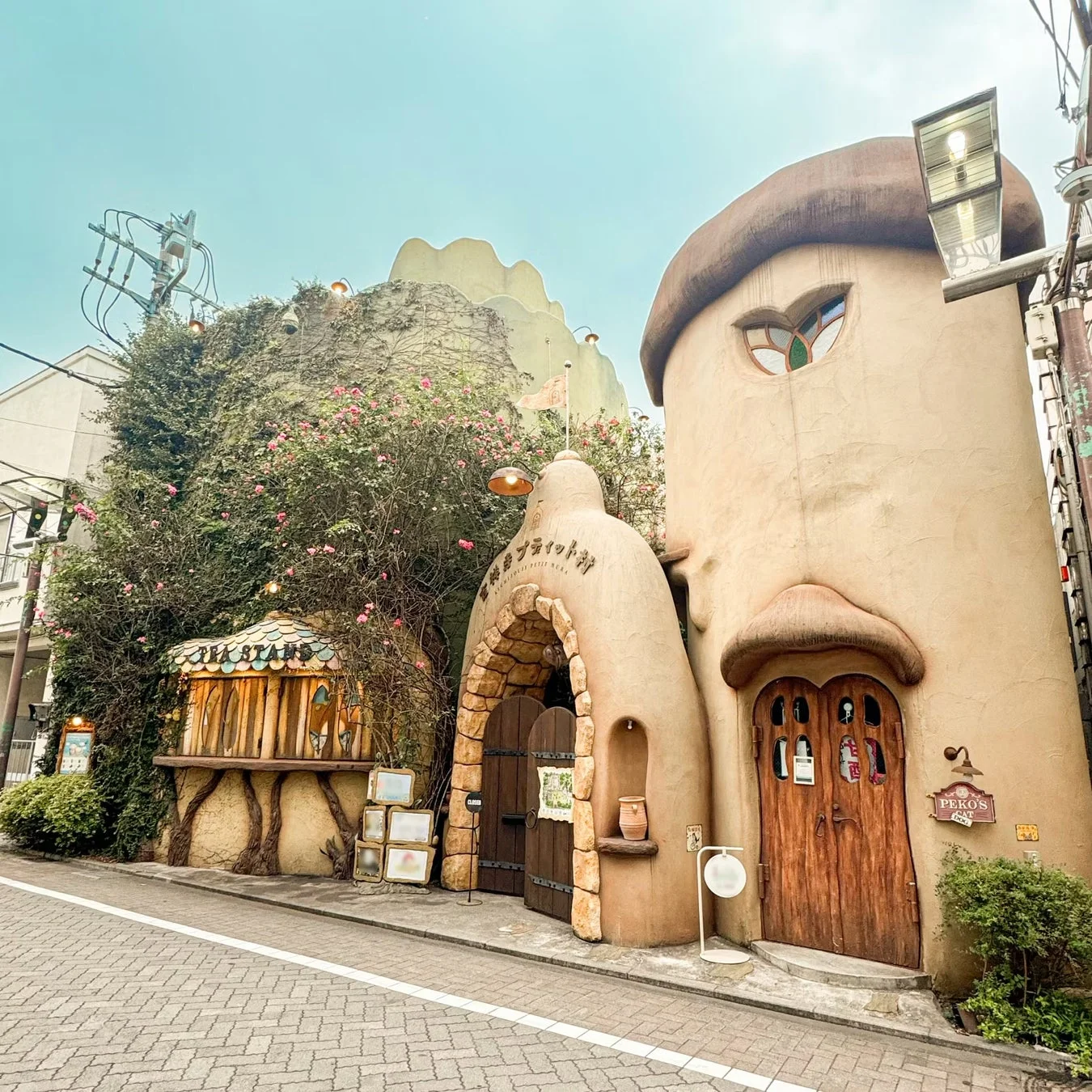絵本の世界のような吉祥寺プティット村の建物