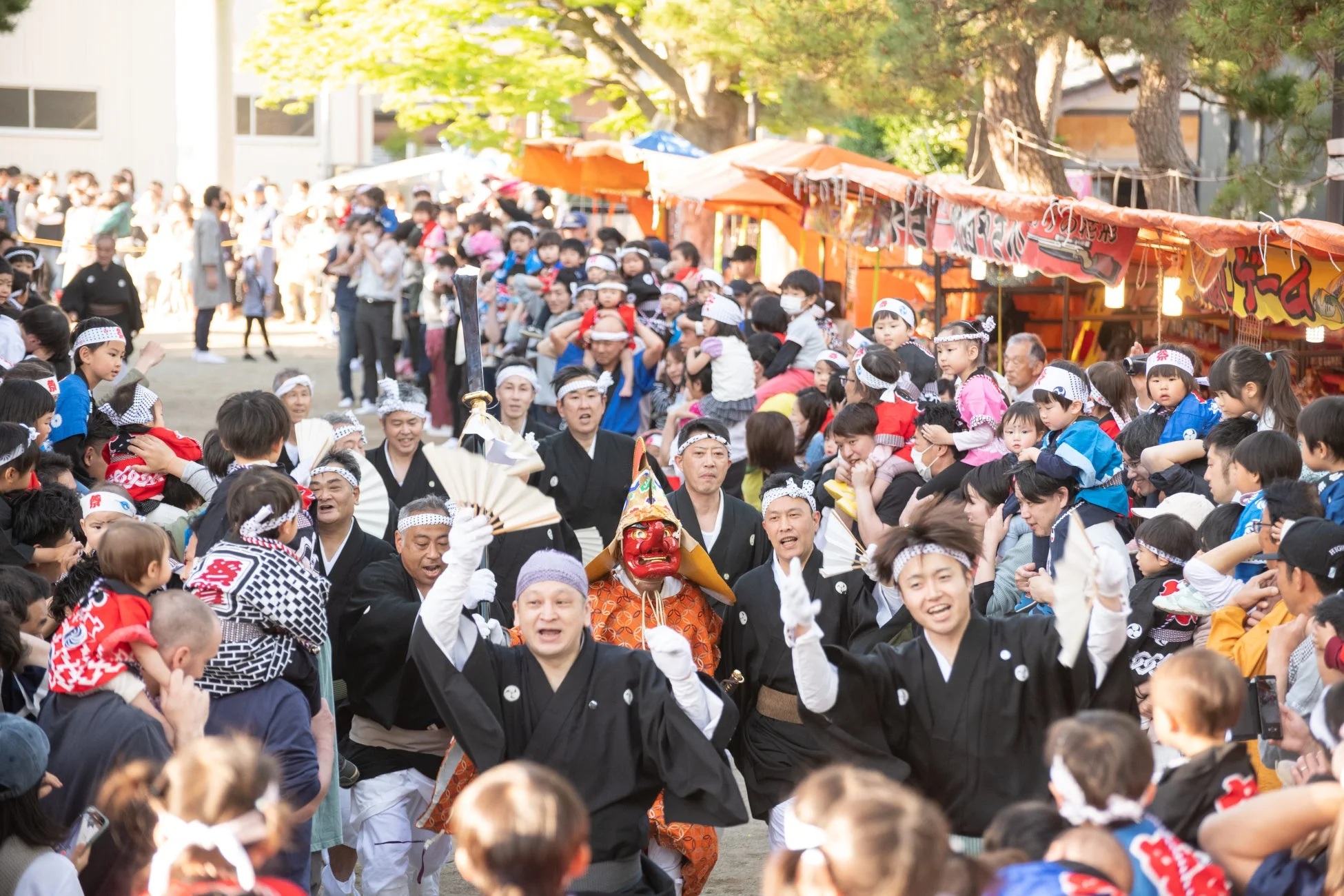 三条祭りの賑わい