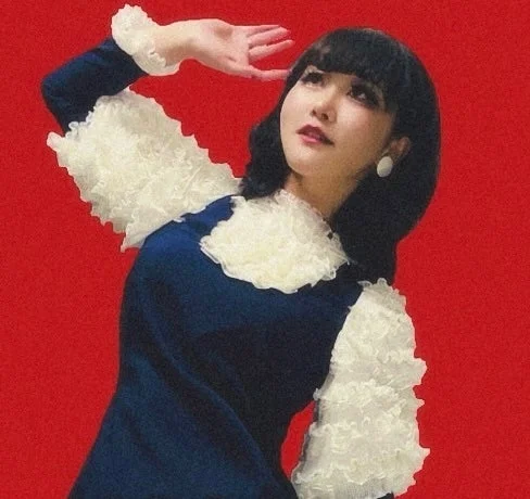 踊るミエ氏のポートレート