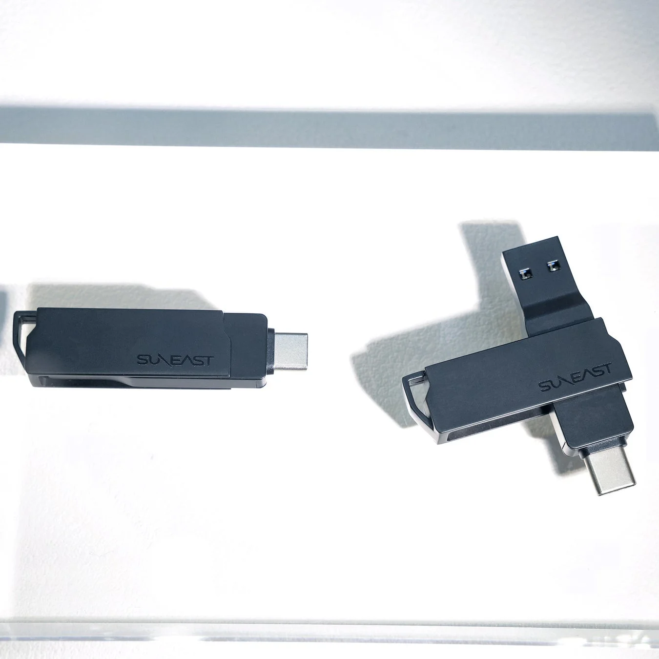SUNEAST製USBデバイスの展示