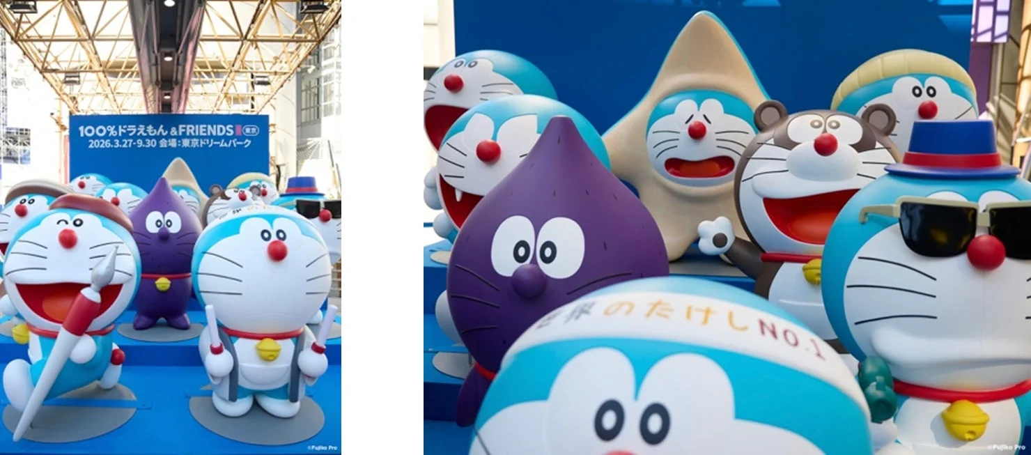 多様なコスチュームや色のドラえもんフィギュアが多数展示されている様子