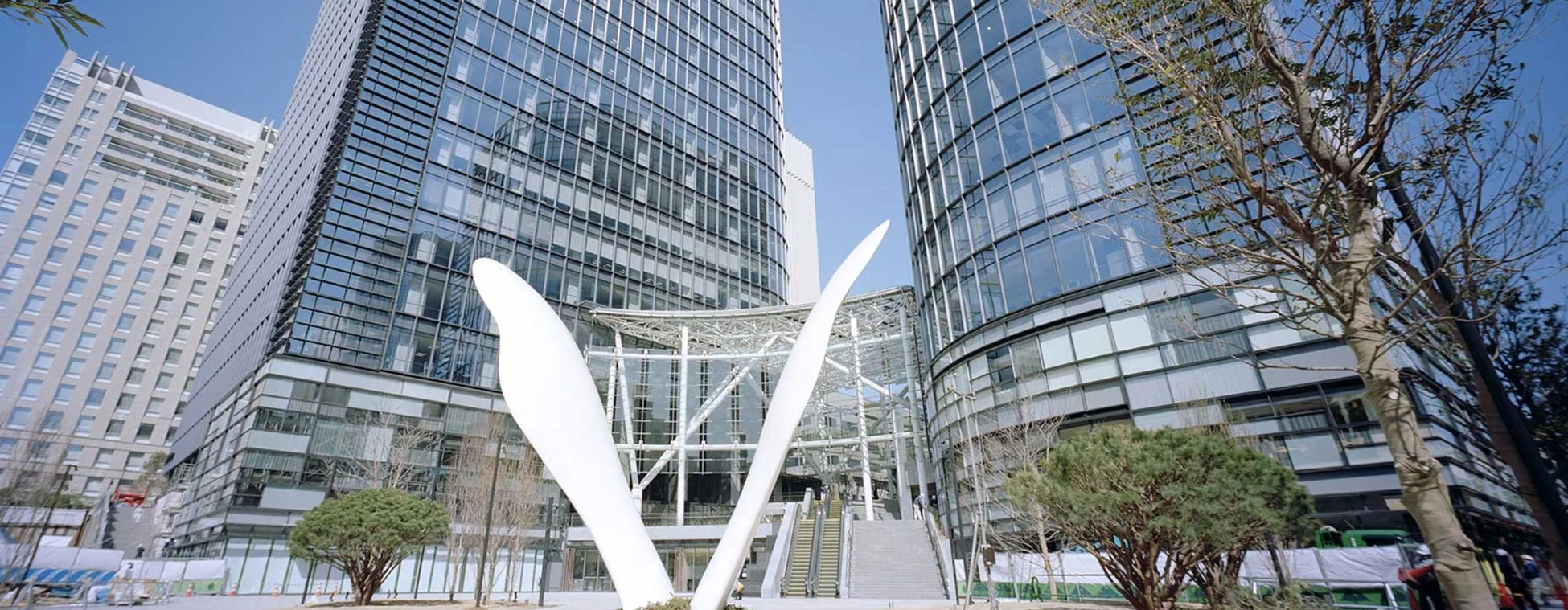 ワテラスの現代的な高層ビル