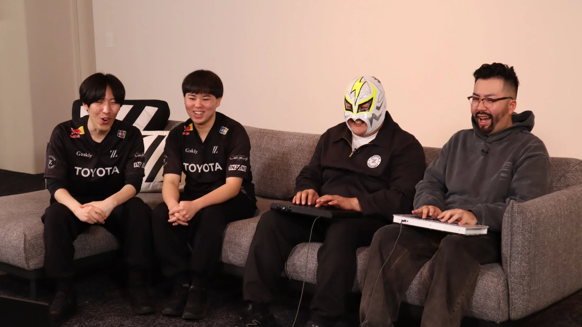 MCとゲストの談笑風景