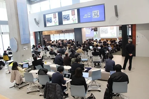 講演を聴く聴衆