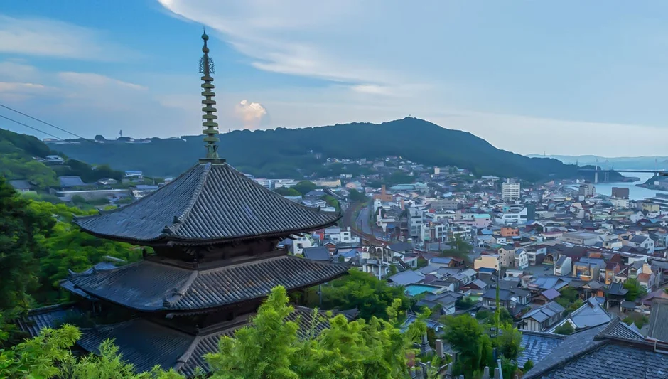 尾道の街並みと三重塔