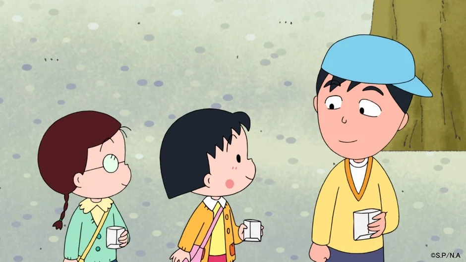 まる子たちがカップを持つ