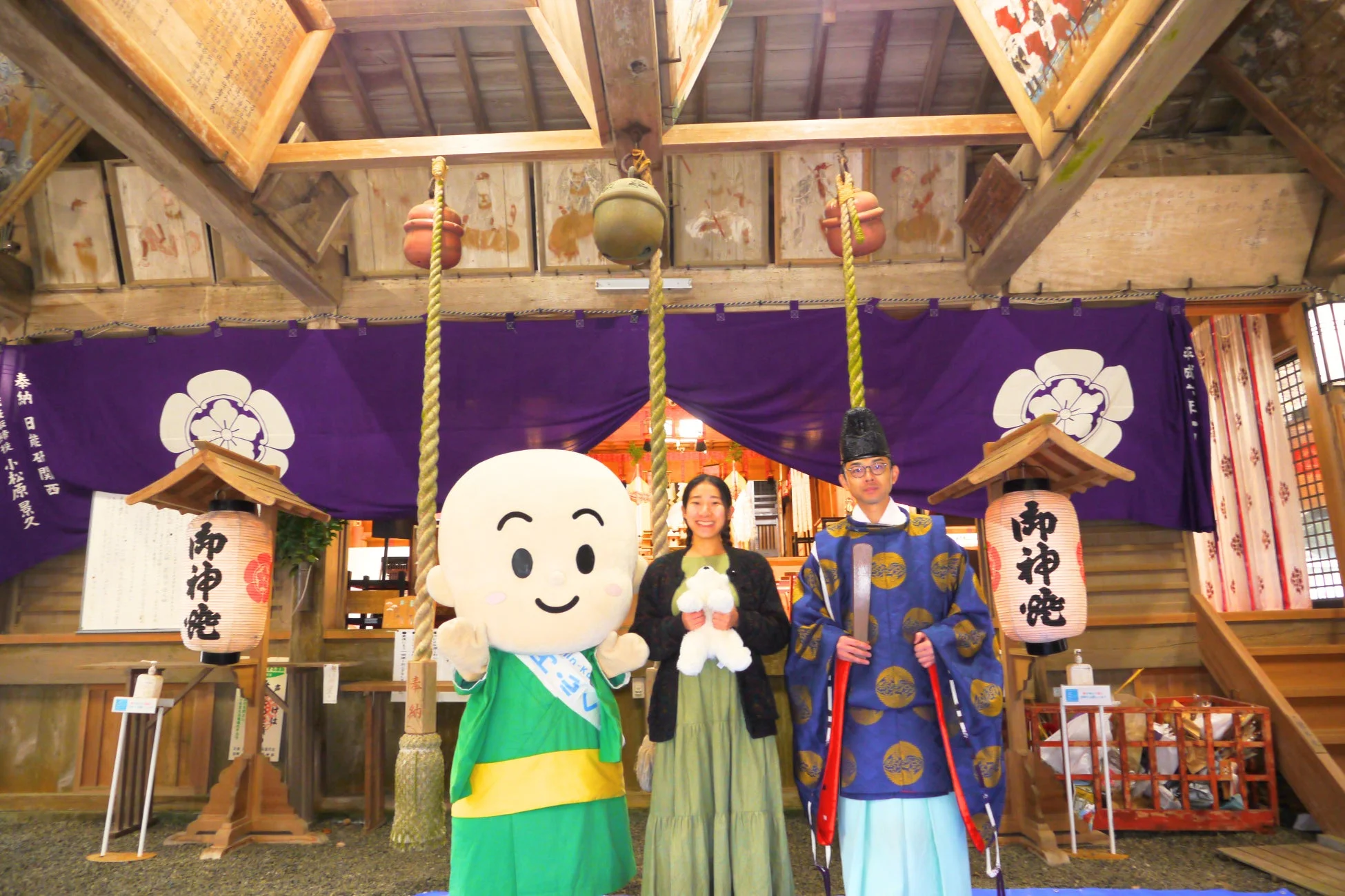 神社とキャラクター