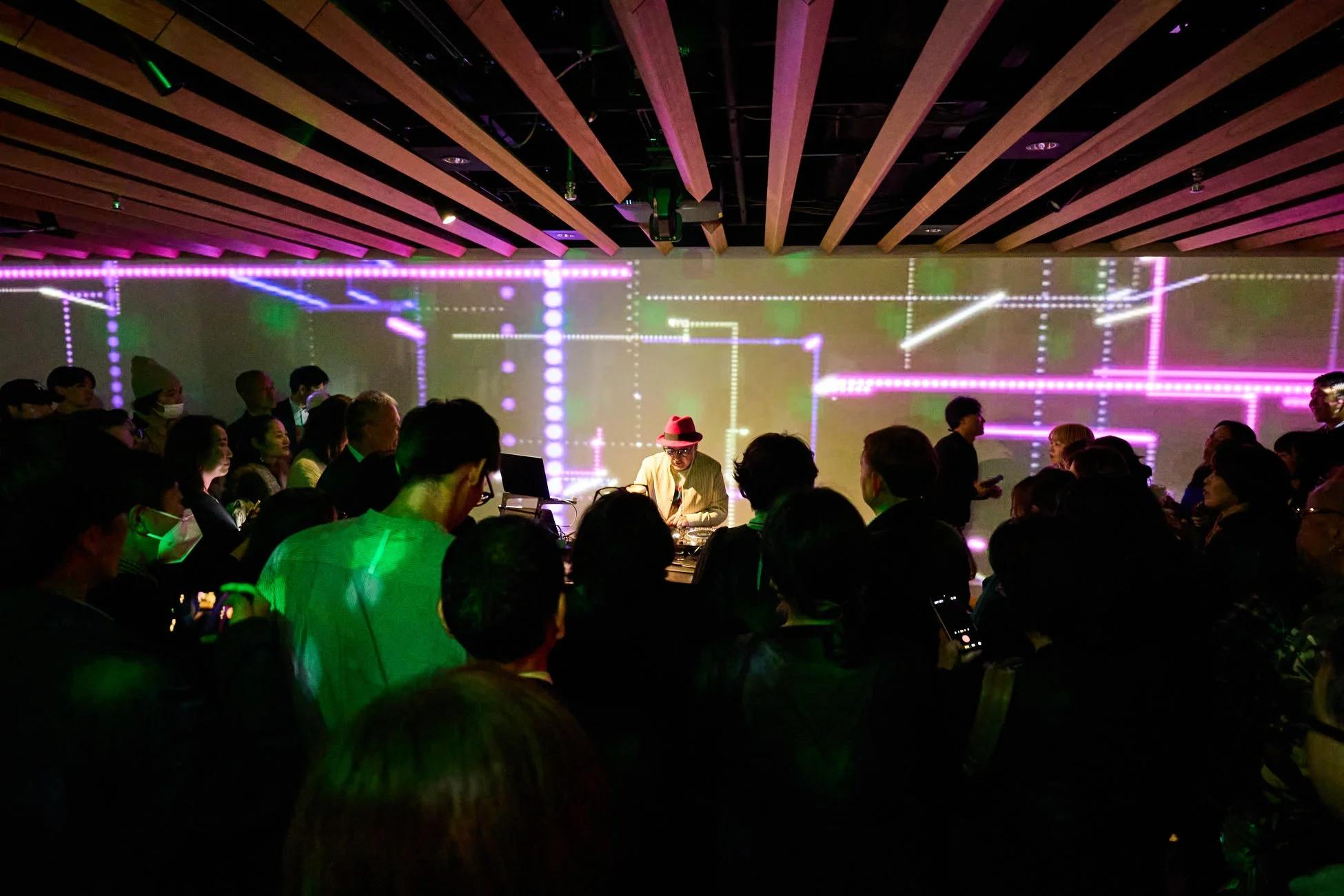 DJ TAROのパフォーマンスと会場の雰囲気